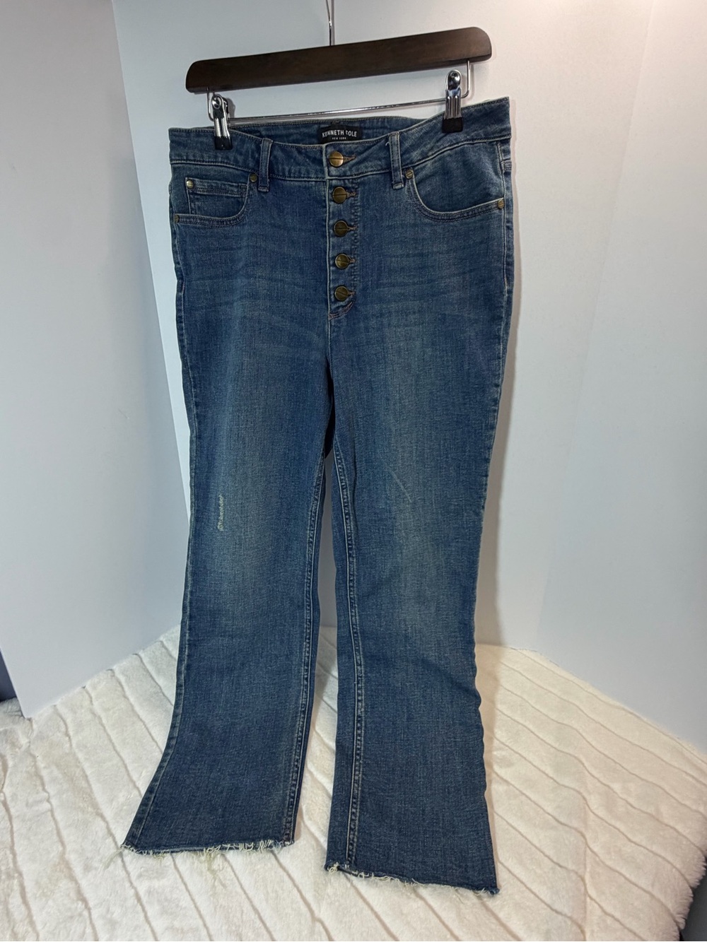 Kenneth Cole ladies 10 Medium Blue Flare Jeans with Button Fly